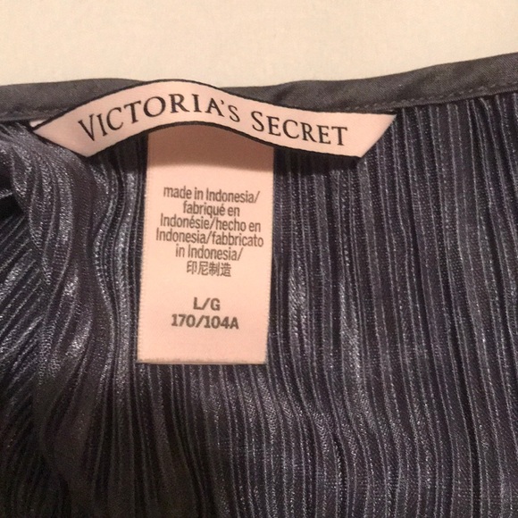 Victoria secret shiny crop top - Picture 3 of 3